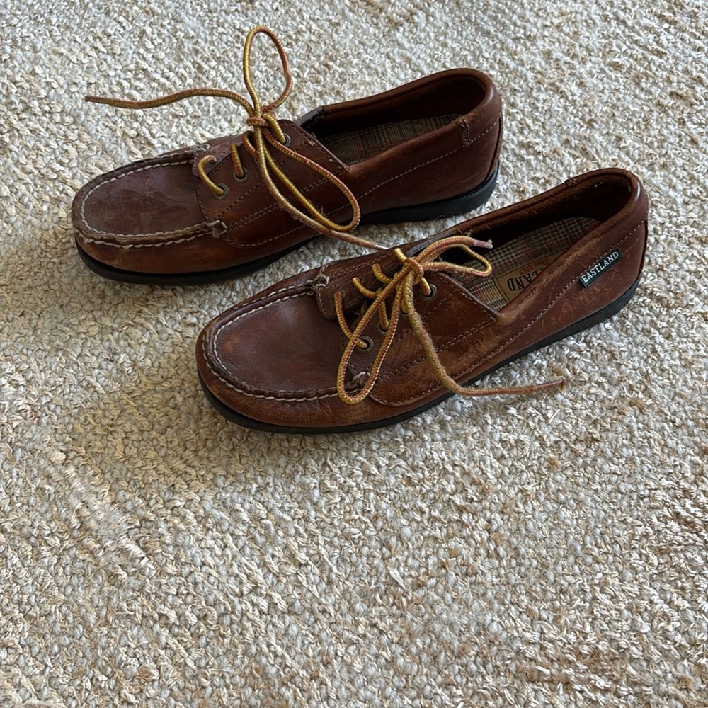 Eastland Women’s Brown Leather Bluchers/Moccasins, size 6